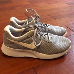 Gray/White Nike Tanjun Women's Lifestyle Shoes